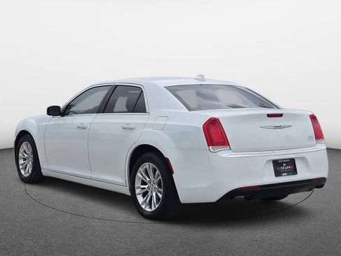 Used 2021 Chrysler 300 Touring L RWD image 5
