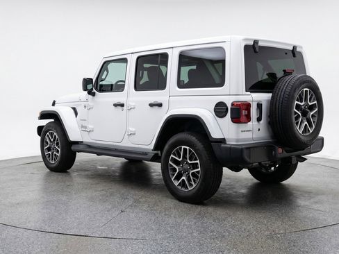 Used 2025 Jeep Wrangler Sahara image 6