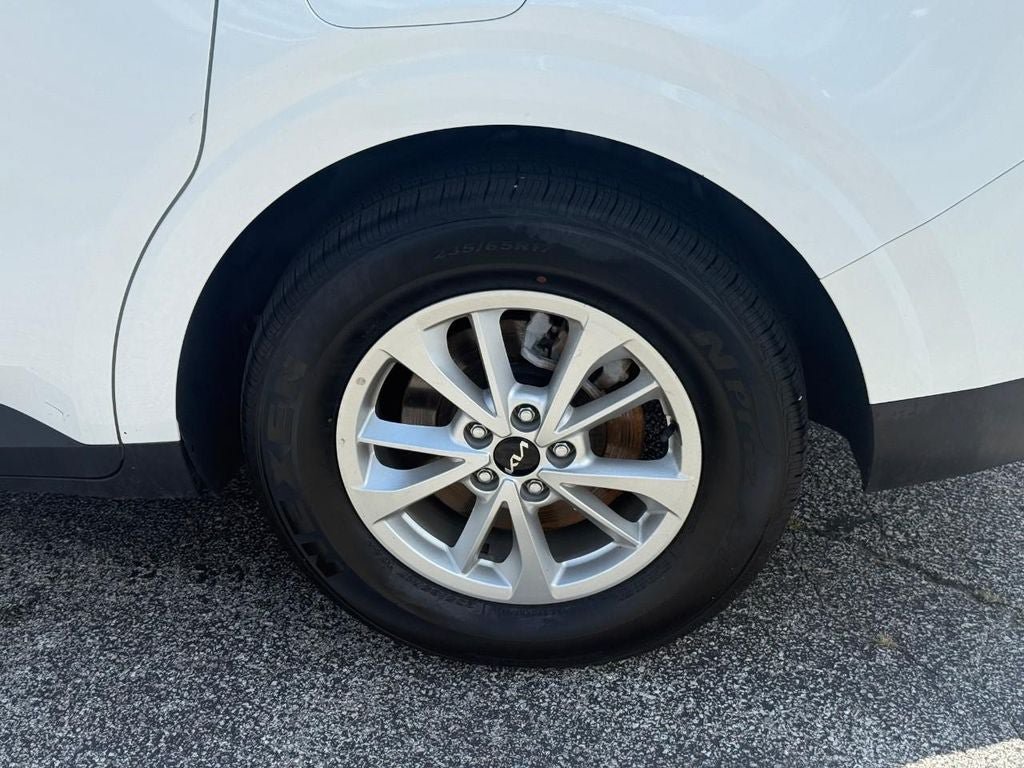 Used 2022 Kia Carnival LX FWD image 6