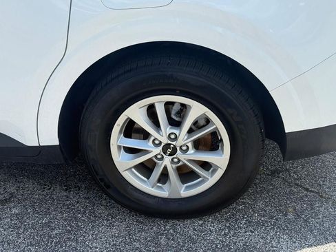 Used 2022 Kia Carnival LX FWD image 6