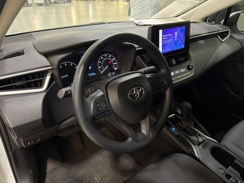 Used 2025 Toyota Corolla LE FWD image 9