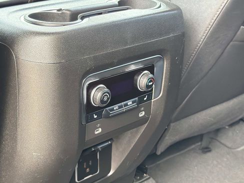 Used 2023 Chevrolet Suburban Premier image 25