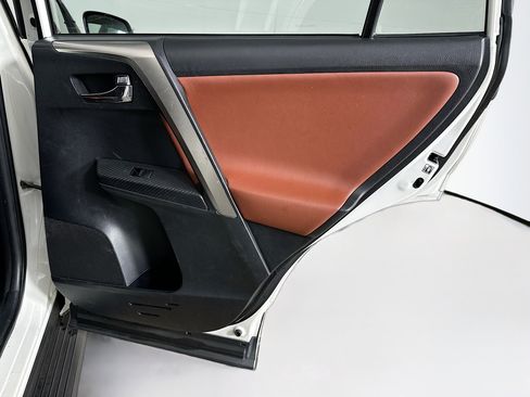 Used 2014 Toyota RAV4 Limited image 32