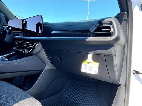 New 2026 Chevrolet Traverse LT w/ LPO, Floor Liner Package FWD image 26