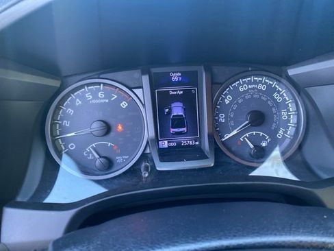 Used 2019 Toyota Tacoma TRD Sport image 28