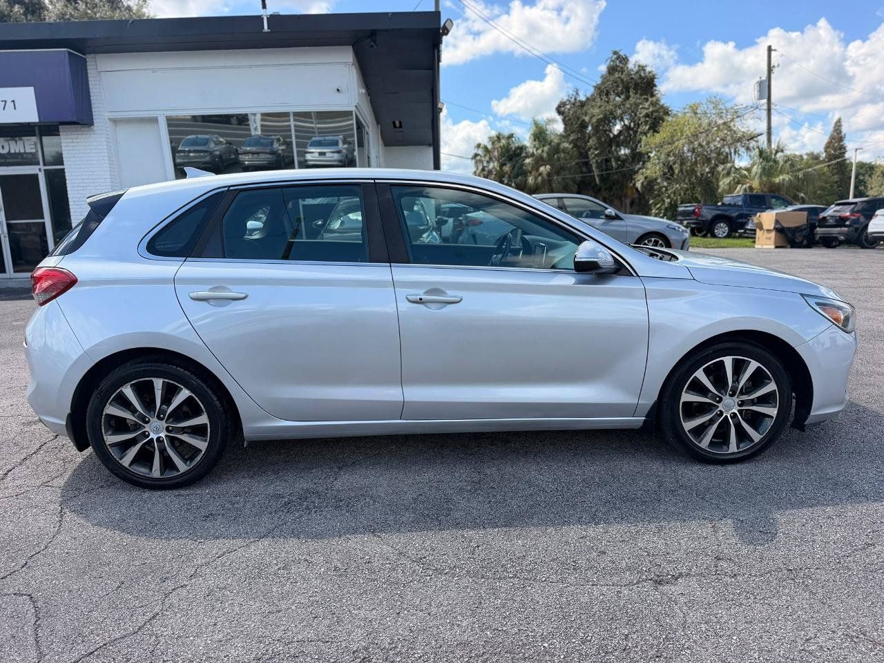 Used 2018 Hyundai Elantra GT w/ Style Package 02 FWD image 6