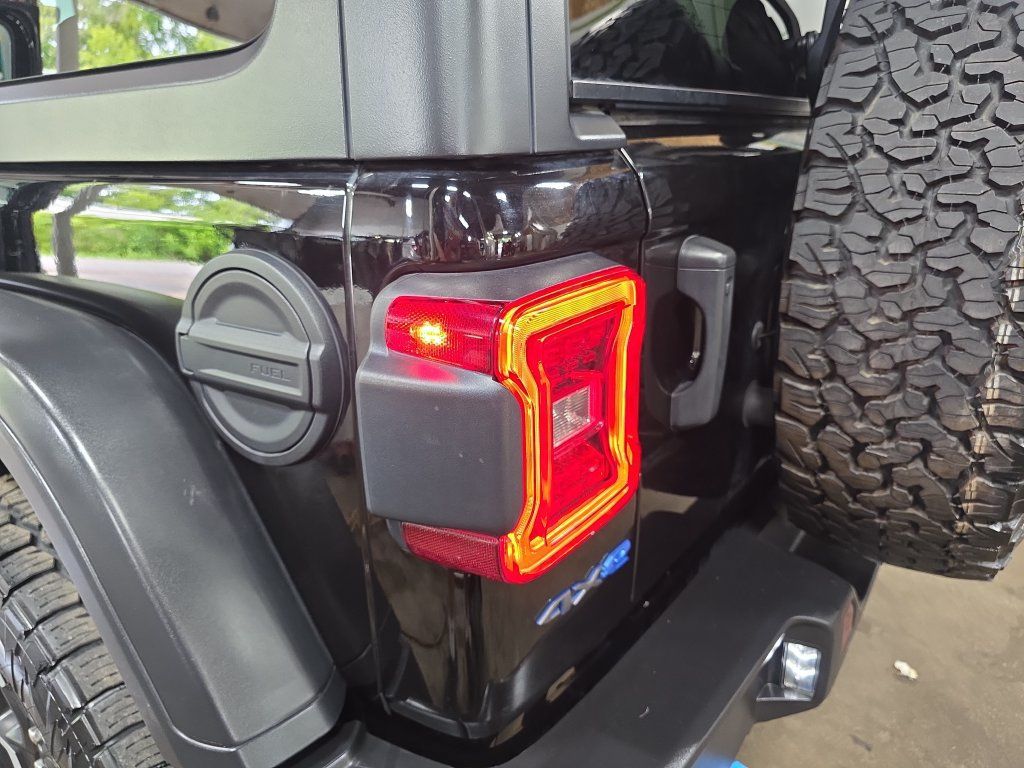 Used 2023 Jeep Wrangler Unlimited Rubicon 4xe AWD/4WD image 32