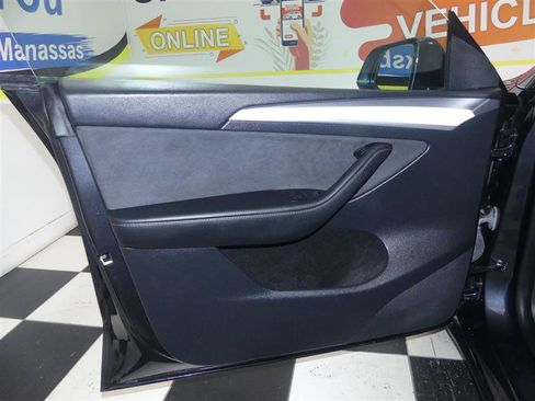 Used 2024 Tesla Model Y Long Range AWD/4WD image 22