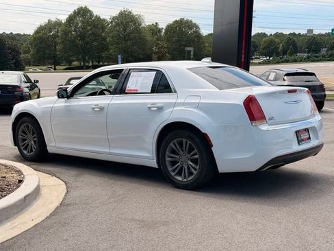 Used 2017 Chrysler 300 Limited w/ Value Package RWD image 8