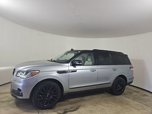 Used 2023 Lincoln Navigator Black Label image 2