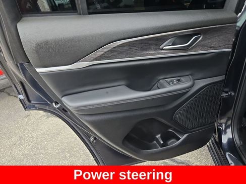 Used 2023 Jeep Grand Cherokee Limited image 17