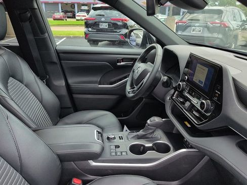 Certified 2025 Toyota Highlander XSE AWD/4WD image 10