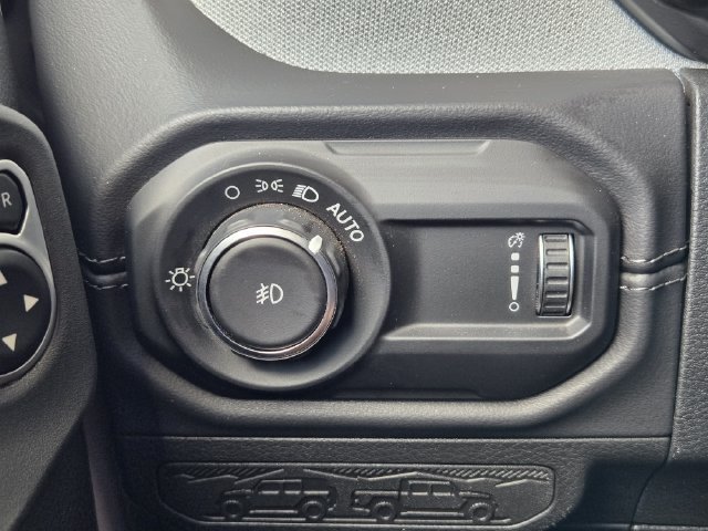 Used 2026 Jeep Wrangler Unlimited Sahara AWD/4WD image 30