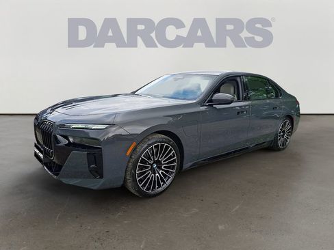 Used 2025 BMW 750e xDrive w/ Executive Package AWD/4WD image 3