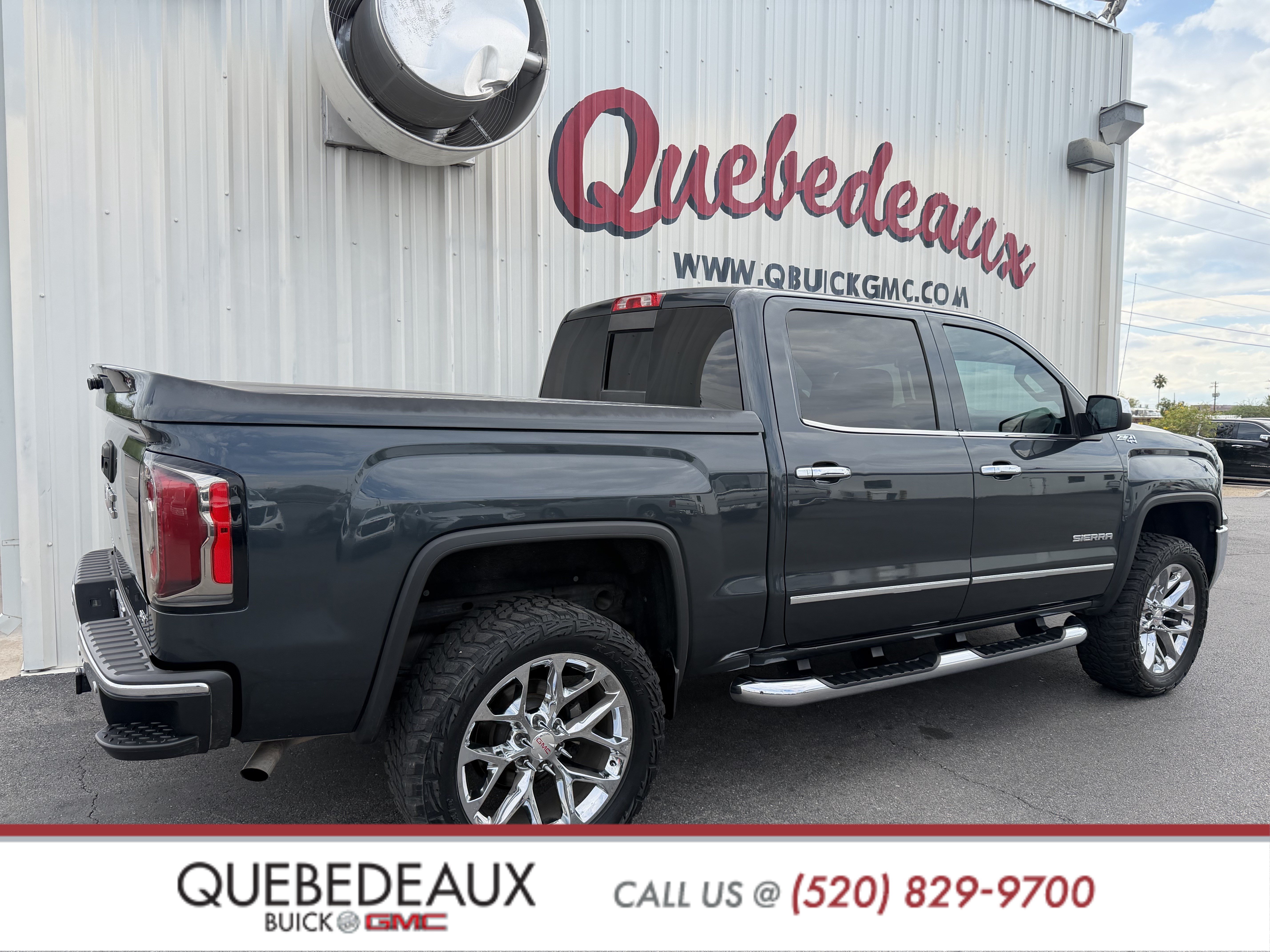 Used 2018 GMC Sierra 1500 SLT w/ Enhanced Driver Alert Package AWD/4WD image 4