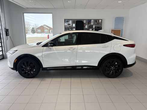 Used 2024 Buick Envista Sport Touring w/ Convenience I Package image 2