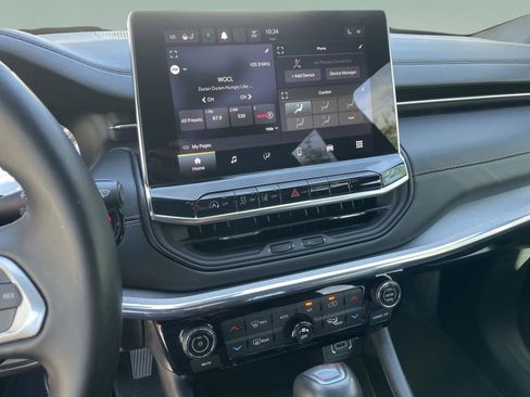 Used 2022 Jeep Compass Limited image 11