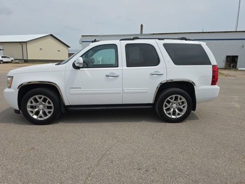 Used 2014 Chevrolet Tahoe LT w/ Luxury Package AWD/4WD image 2