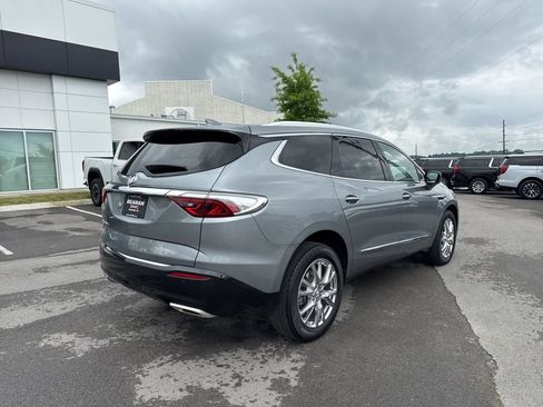 Used 2023 Buick Enclave Essence AWD/4WD image 7