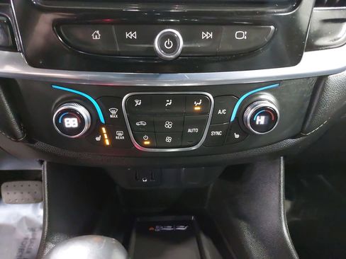 Used 2022 Chevrolet Traverse LT image 21