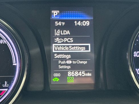 Used 2019 Toyota Camry LE image 20