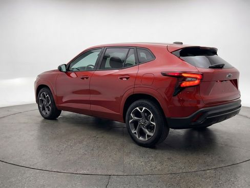 Used 2025 Chevrolet Trax LT FWD image 6