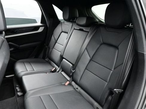 Certified 2025 Porsche Cayenne AWD/4WD image 13
