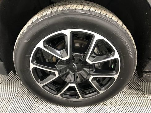 Used 2023 Chevrolet Suburban RST w/ Sport Performance Package image 29