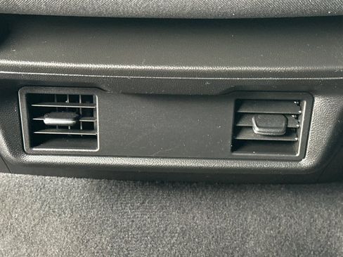 Used 2020 Chevrolet Silverado 1500 Custom w/ Custom Value Package image 15