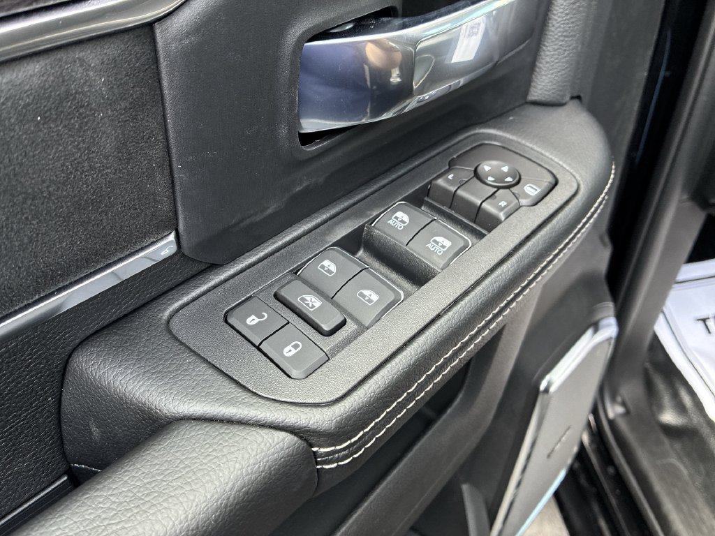 New 2026 RAM 4500 4x4 Crew Cab DRW w/ Laramie Trim Package image 13