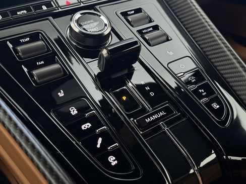 Used 2025 Aston Martin DB12 image 27