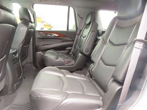 Used 2017 Cadillac Escalade Premium Luxury AWD/4WD image 43