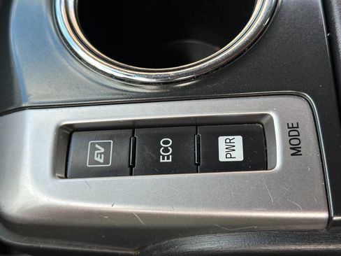 Used 2015 Toyota Prius V Three image 47