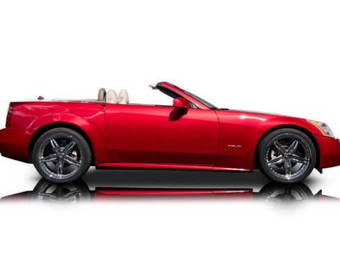 Used 2005 Cadillac XLR RWD image 2
