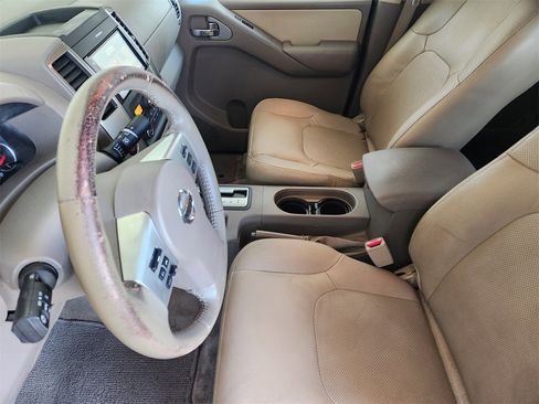 Used 2014 Nissan Frontier SL image 12