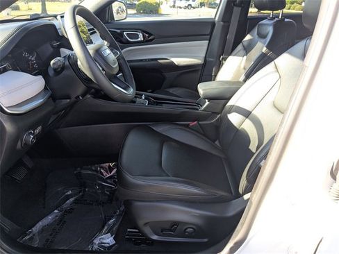 Used 2024 Jeep Compass Limited image 15