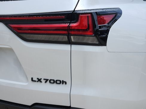 New 2025 Lexus LX 700h Overtrail image 5