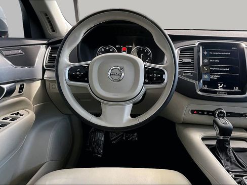Used 2021 Volvo XC90 T5 Momentum w/ Protection Package Premier FWD image 6