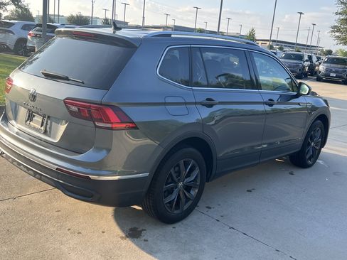 Certified 2023 Volkswagen Tiguan SE w/ Panoramic Sunroof Package FWD image 10