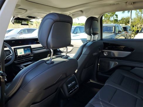 New 2026 Lincoln Nautilus Reserve image 9