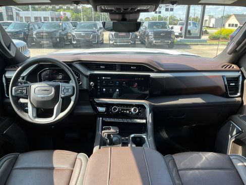 Used 2024 GMC Sierra 1500 Denali w/ Denali Reserve Package AWD/4WD image 9