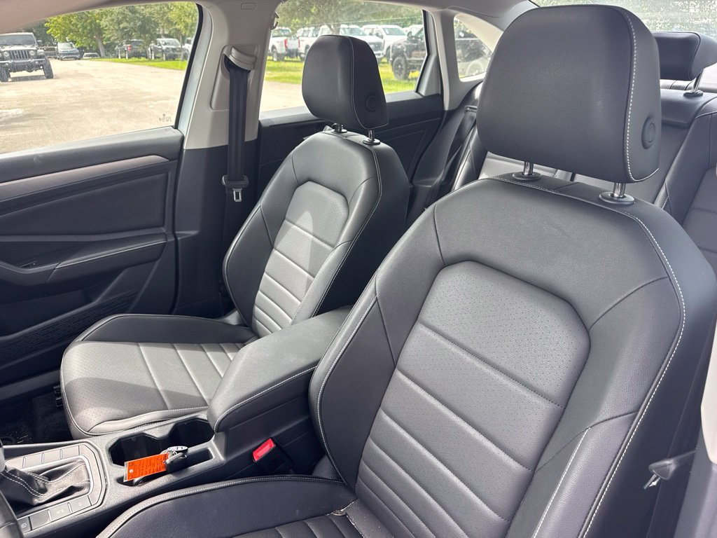 Certified 2024 Volkswagen Jetta SE w/ Panoramic Sunroof Package FWD image 10