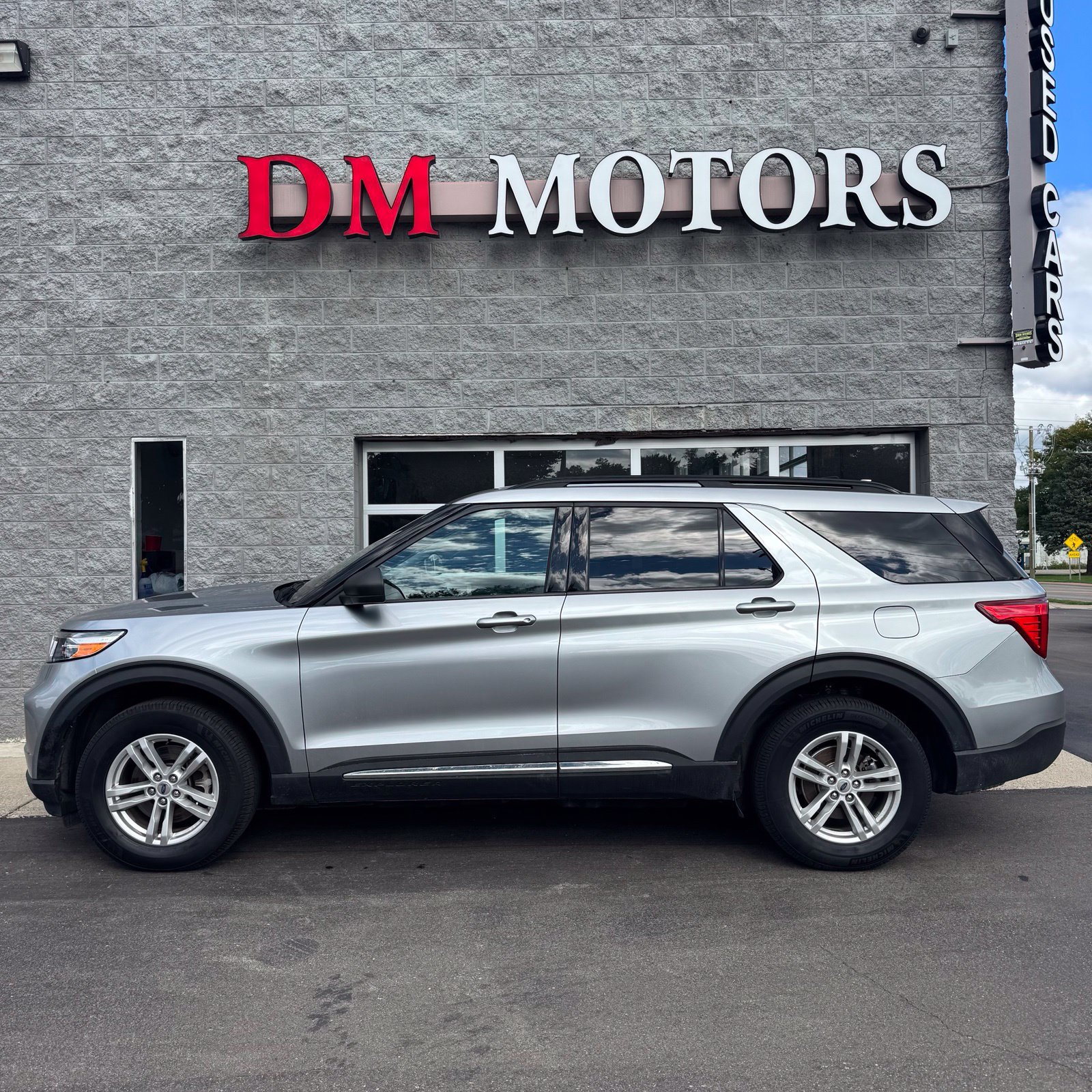 Used 2020 Ford Explorer XLT w/ Comfort Package AWD/4WD image 4