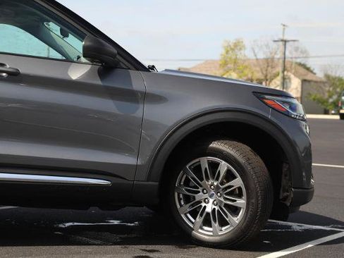Certified 2025 Ford Explorer Active w/ Active Comfort Package AWD/4WD image 5