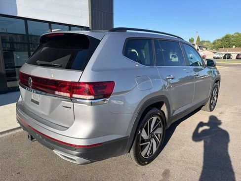 Used 2025 Volkswagen Atlas SE AWD/4WD image 9