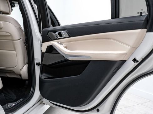 Used 2021 BMW X7 M50i image 40