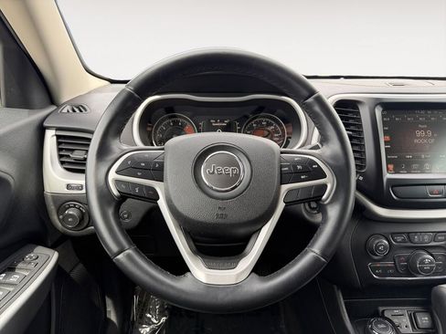 Used 2018 Jeep Cherokee Latitude Plus w/ Comfort/Convenience Group AWD/4WD image 13