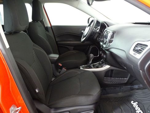 Used 2018 Jeep Compass Sport w/ Mopar Graphics Package image 14