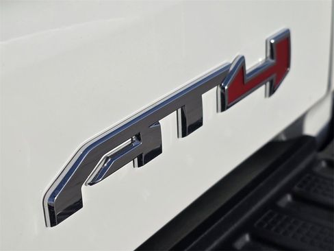 Used 2025 GMC Sierra 1500 AT4 image 8