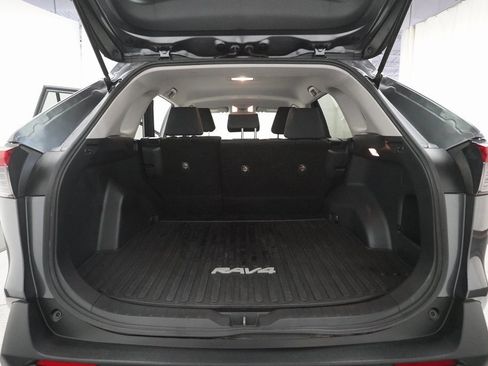 Used 2020 Toyota RAV4 LE image 10